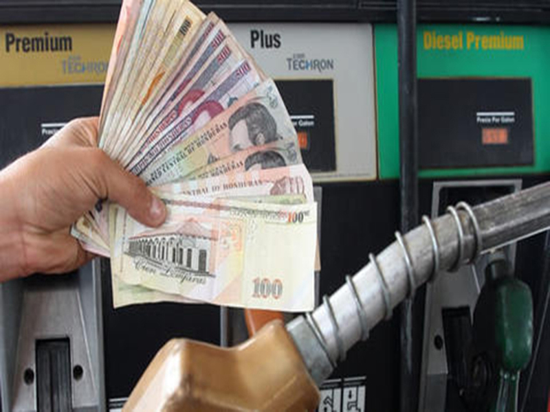 Un par de centavos baja el galón de combustible en Honduras