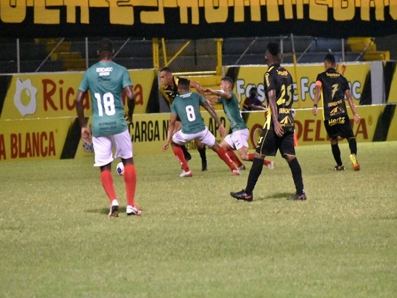 Real España y Marathón empatan en partidazo del derbi sampedrano