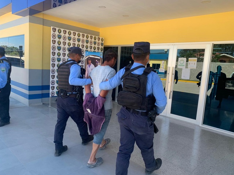 Capturan a individuo por abusar sexualmente de su propia hija