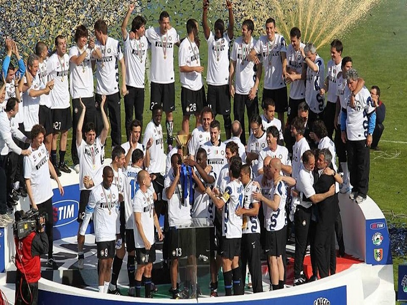 Inter celebrando su último título de campeón en la temporada 2009-2010 RCV