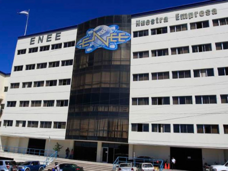 Hurto de energía y carga de burócratas han llevado a la ENEE a la quiebra