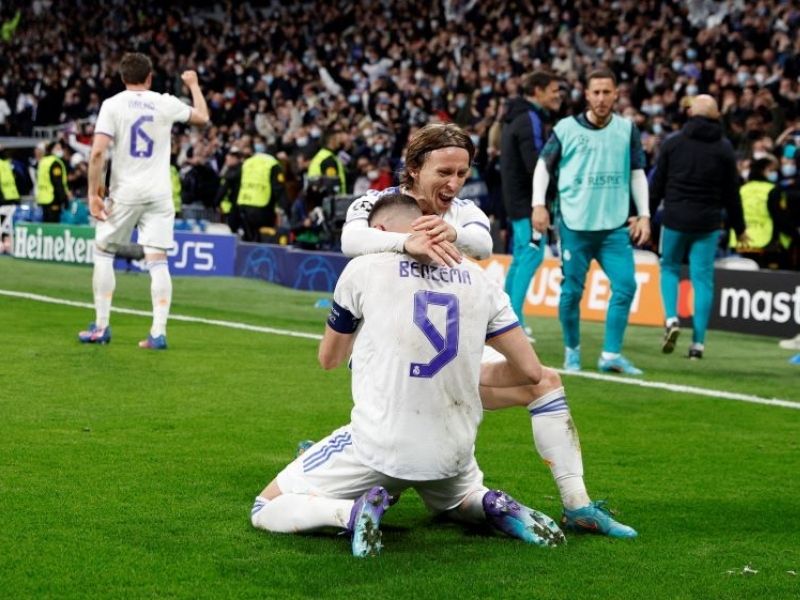 Real Madrid remonta ante el PSG con triplete de Benzema