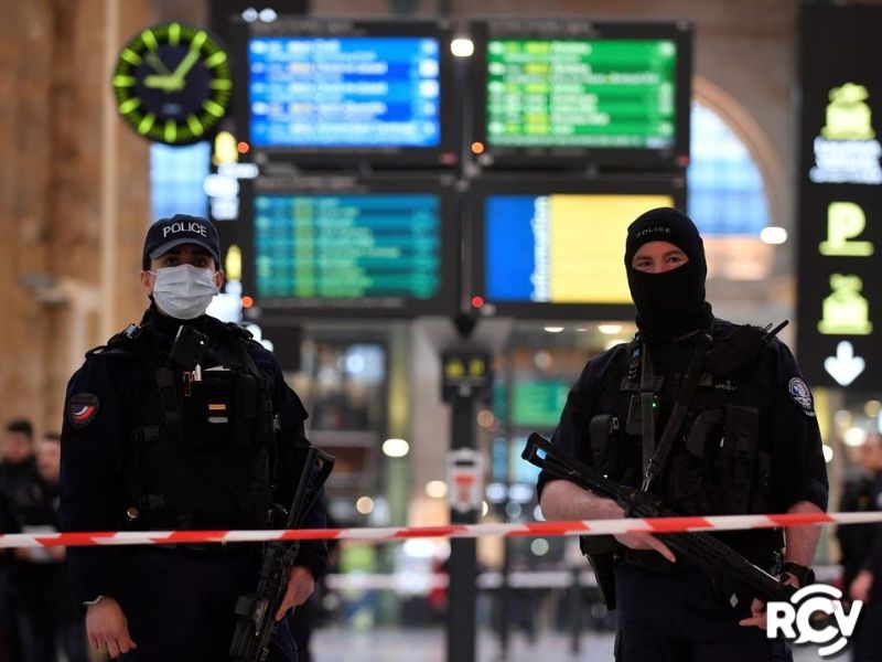 Seis personas resultaron heridas en un ataque con arma blanca en París