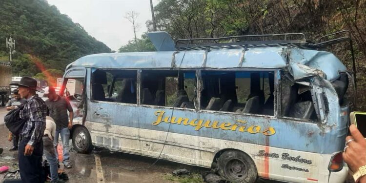 Un fatal accidente deja al menos tres muertos y varios heridos
