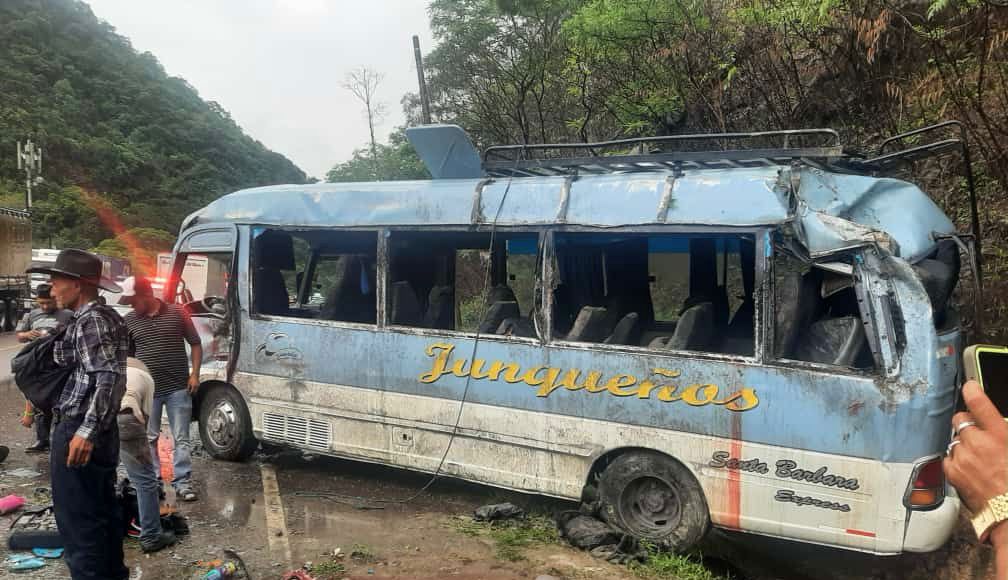 Un fatal accidente deja al menos tres muertos y varios heridos