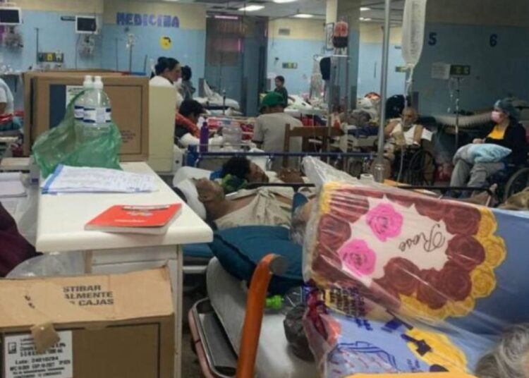 Crisis hospitalaria y protestas médicas por falta de pagos en HE