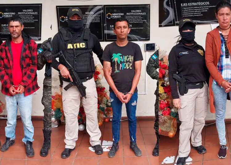 A juicio tres acusados por asesinato de abogada y esposo