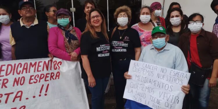 Pacientes oncológicos protestan por falta de medicamentos