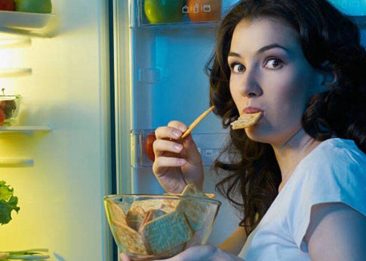 ¿Sabías que un mal sueño aumenta el apetito y afecta tu cuerpo?