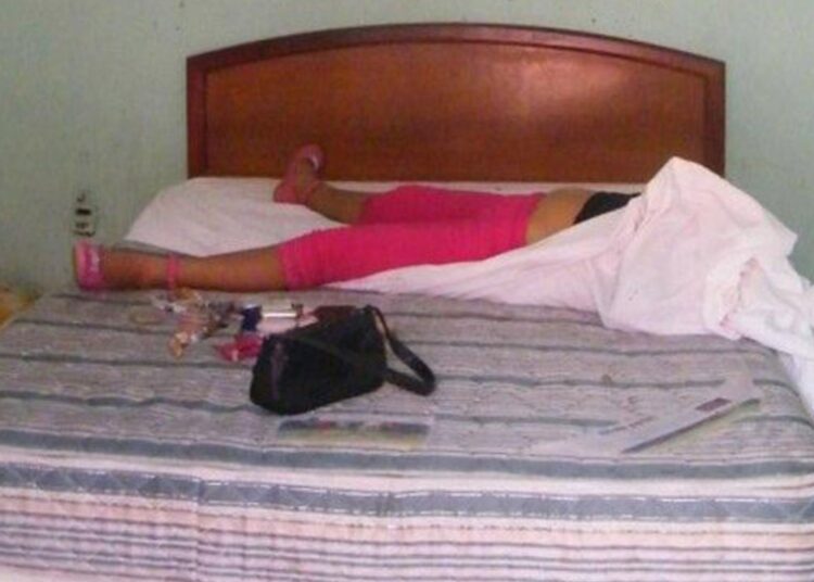 Encuentran sin vida a una mujer dentro de su casa