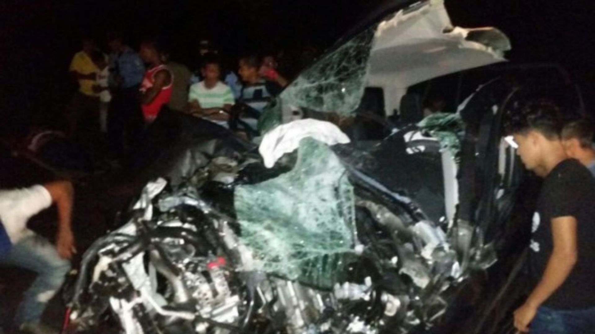 Tres muertos en brutal choque entre pickup y rastra en la CA-5