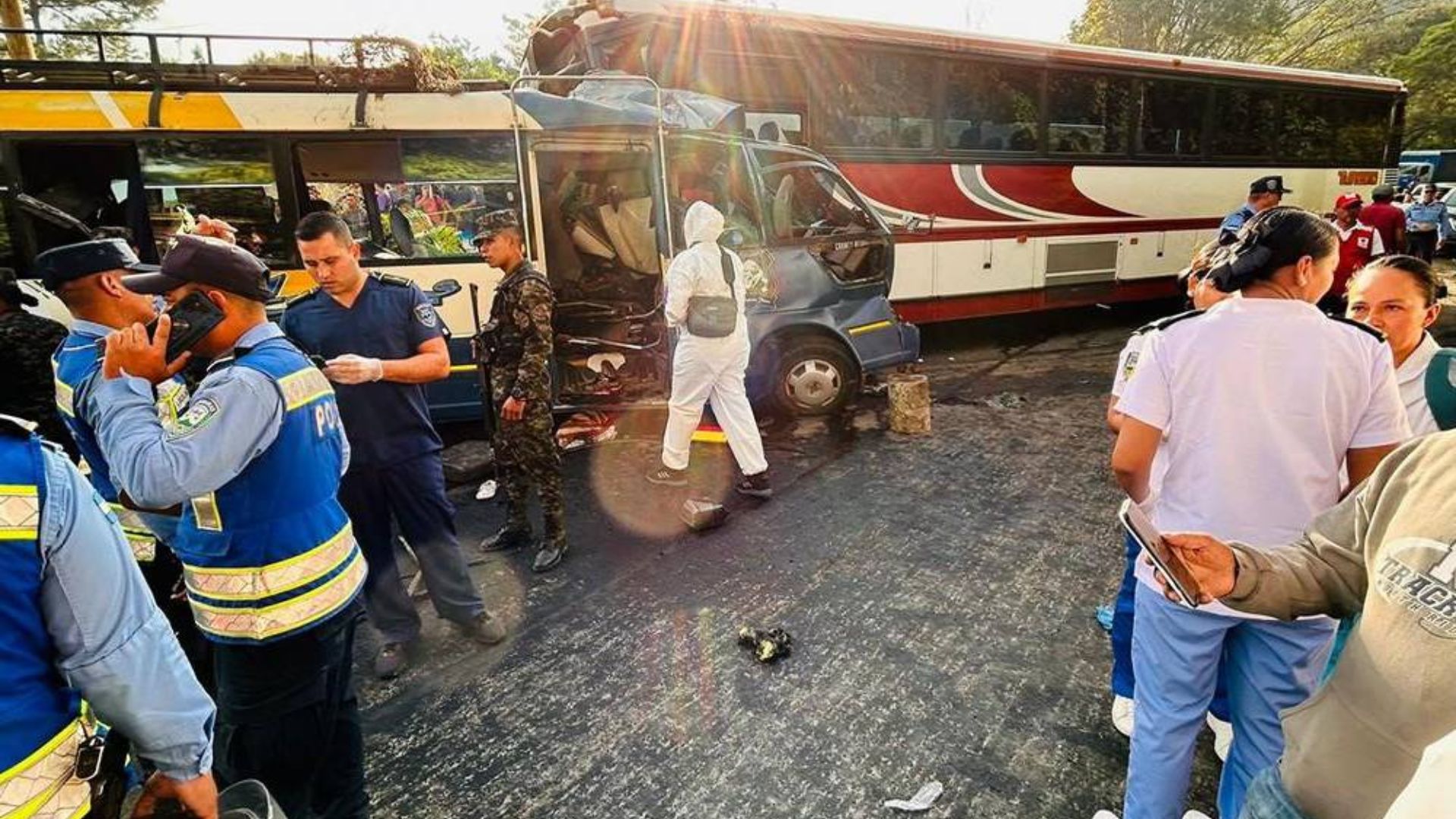 Un muerto y diez heridos en accidente de bus