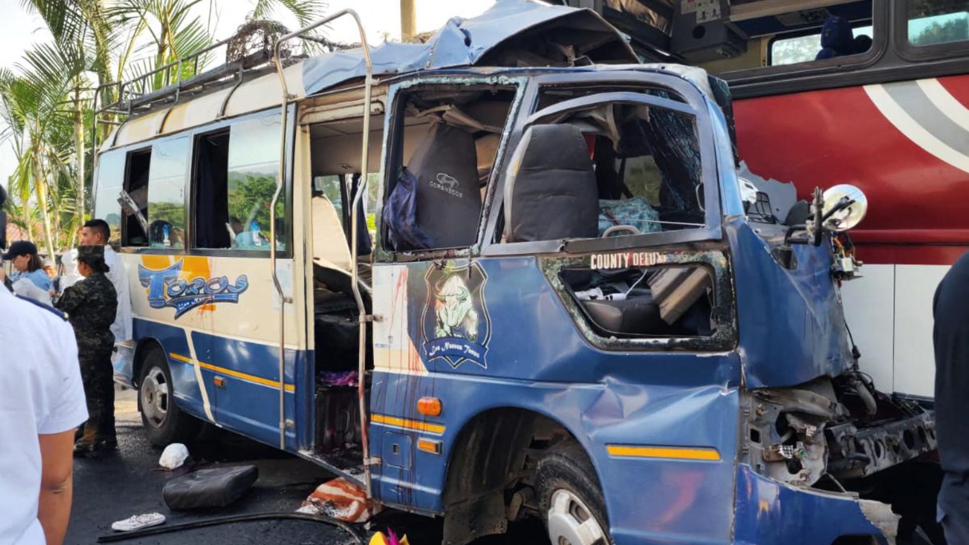 Un muerto y diez heridos en accidente de bus