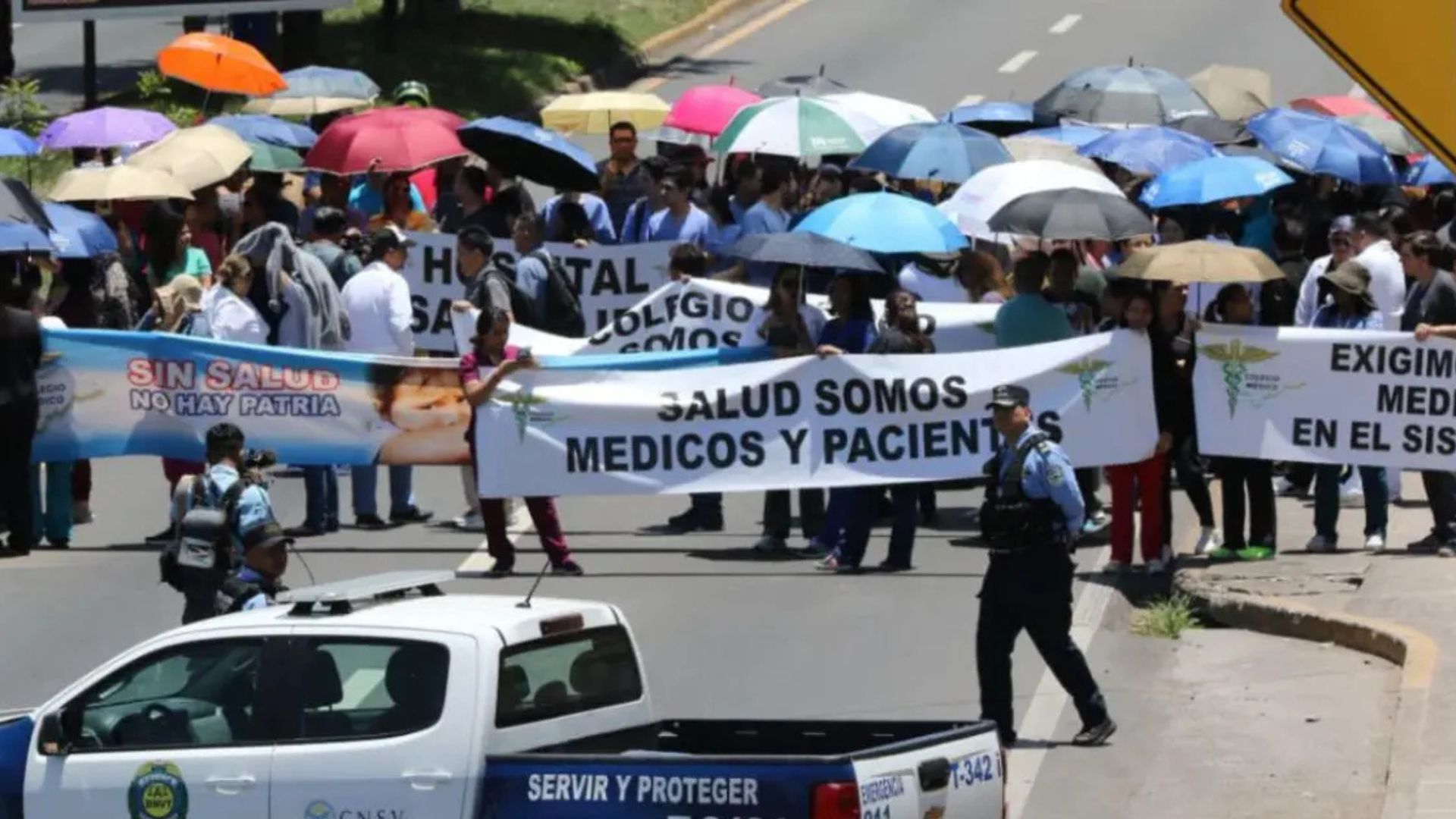 Protestas del CMH se mantienen por falta de pago y despidos